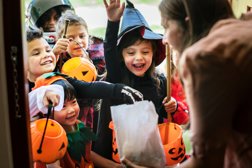 Children trick-or-treating in Phinney Ridge