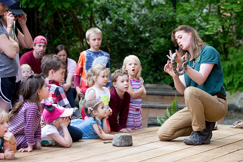 Kids enjoying animal encounters at Woodland Park Zoo Seattle Labor Day 2025.